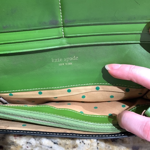 Kate spade black leather wallet with green interior 1 zip pouch 3 pockets - Picture 9 of 13